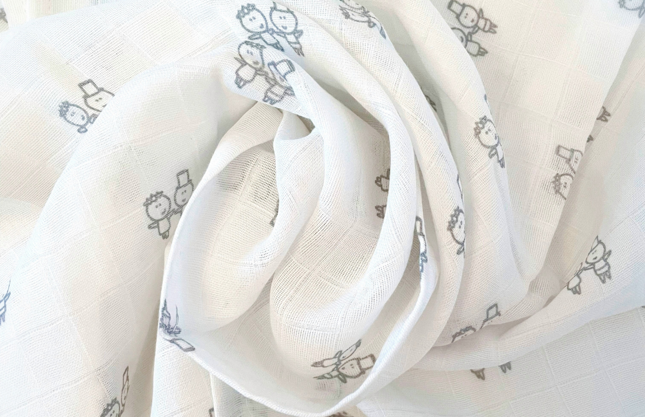 Kiki & Sebby logo muslin white